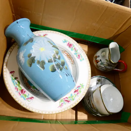 ORIENTAL CUPS/SAUCERS & JUG, CHINESE H/PAINTED VASE & 3 ORIENTAL PATTERN BOWLS