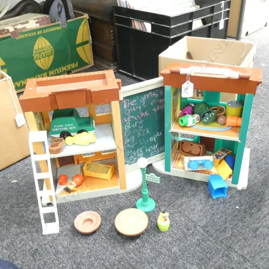SESAME STREET DOLL HOUSE