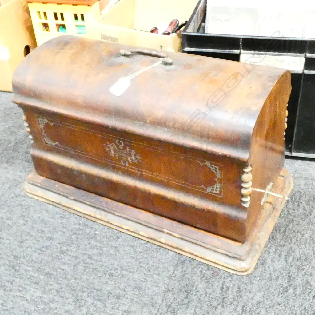 OLD SEWING MACHINE  Image 1++