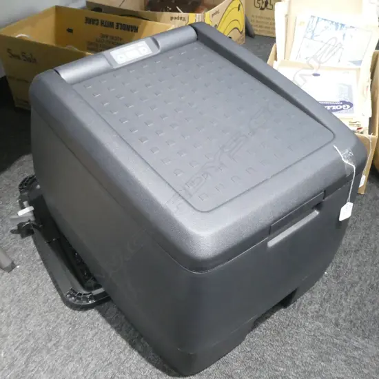 BLACK 'CLIMABOX' PLASTIC CAR FRIDGE, 400 X 460 X 430MM, WITH LEADS