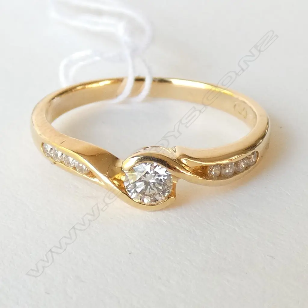 18CT DIAMOND SOLITAIRE RING  Image 1++