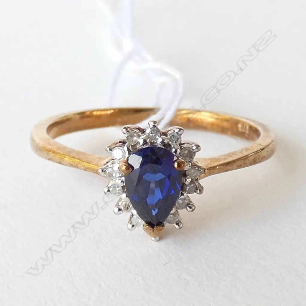 9ct SAPPHIRE & DIAMOND RING Image 1++