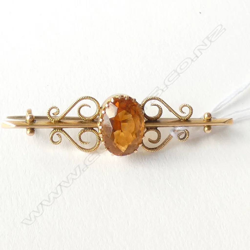 9CT GOLD AND CITRINE LIKE STONE BAR BROOCH Image 1++