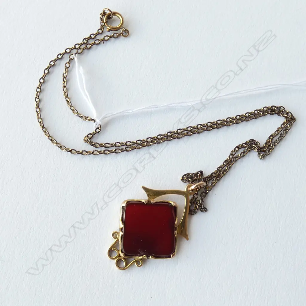 9CT CARNELIAN PENDANT ON G/PLATED CHAIN Image 1++