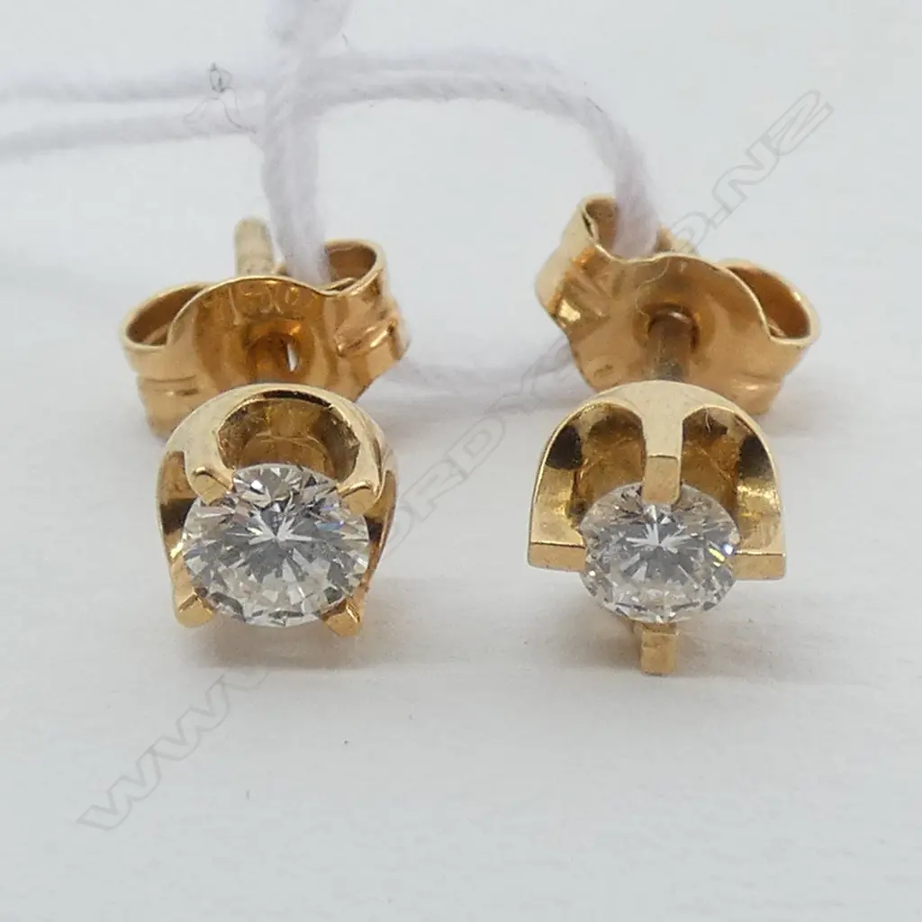 A NEAR PR DIAMOND EARRINGS SET IN 18ct GOLD Image 1++