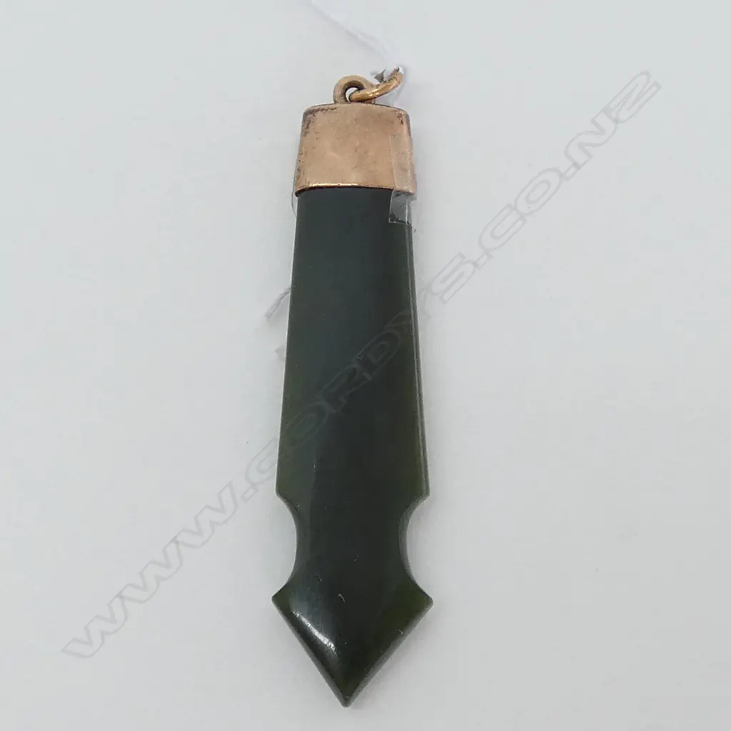 GREENSTONE AND 9CT GOLD PENDANT Image 1++