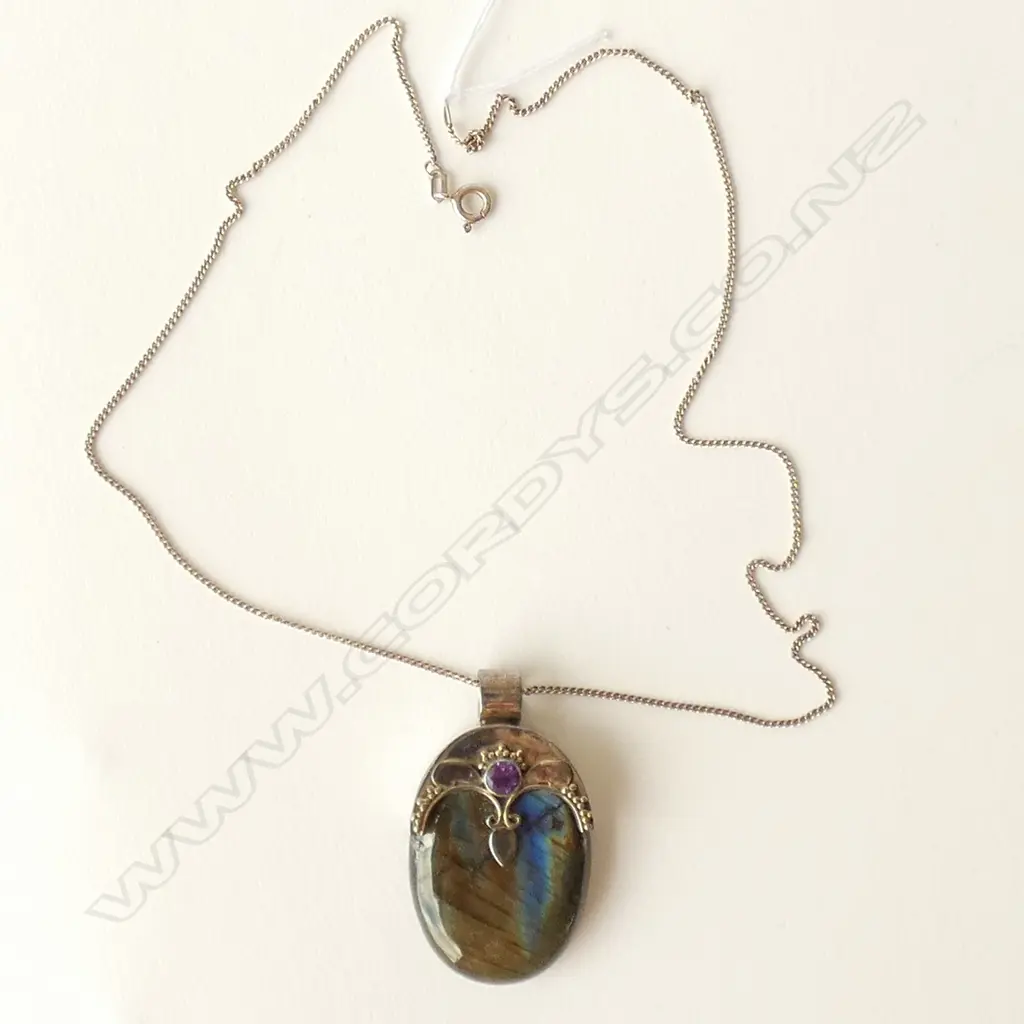 LABRADORITE AND SILVER PENDANT Image 1++