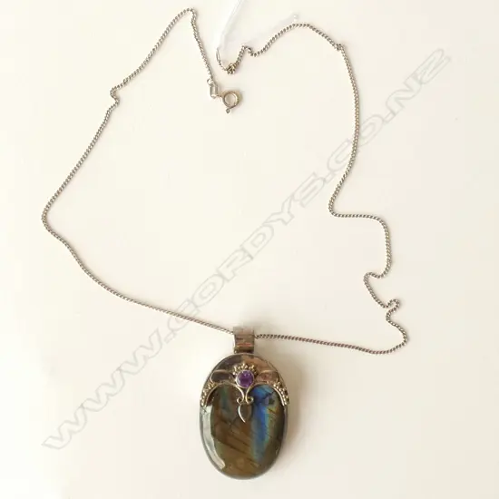 LABRADORITE AND SILVER PENDANT