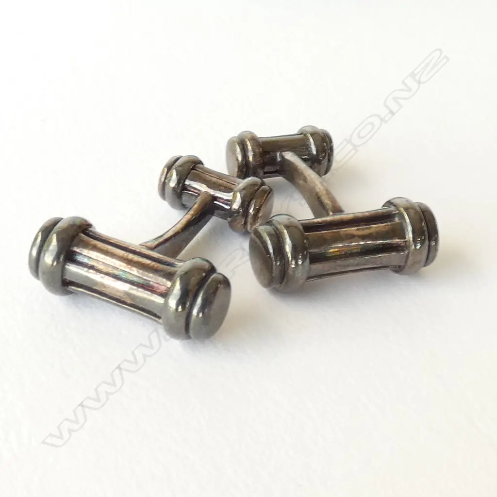 PAIR OF TIFFANY & CO SILVER CUFFLINKS IN ORIGINAL BAG Image 1++