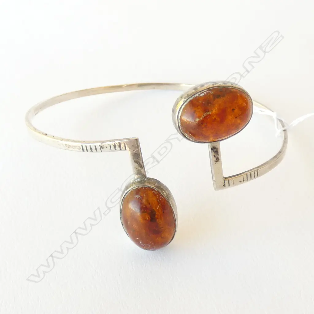 SILVER AND AMBER BANGLE Image 1++