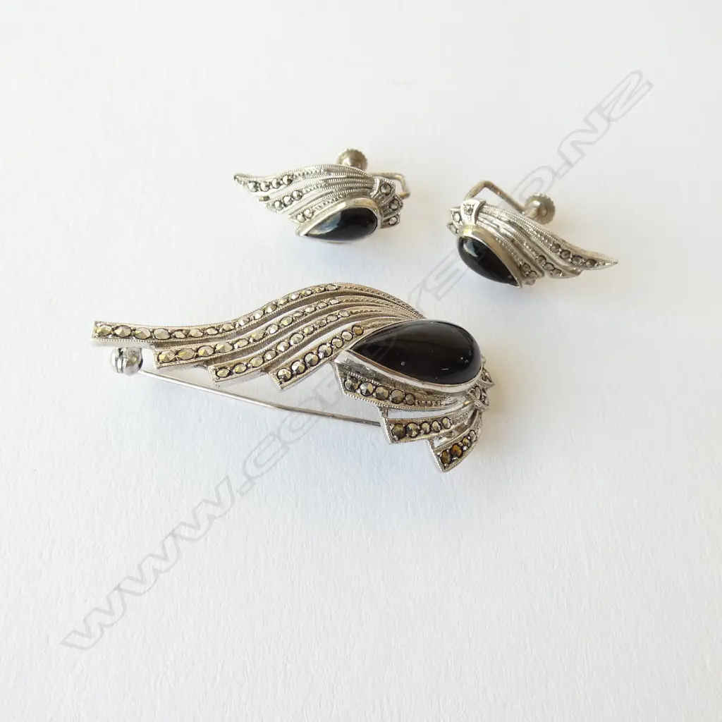 SILVER MARCASITE ONYX? BROOCH & EARRING SET  Image 1++