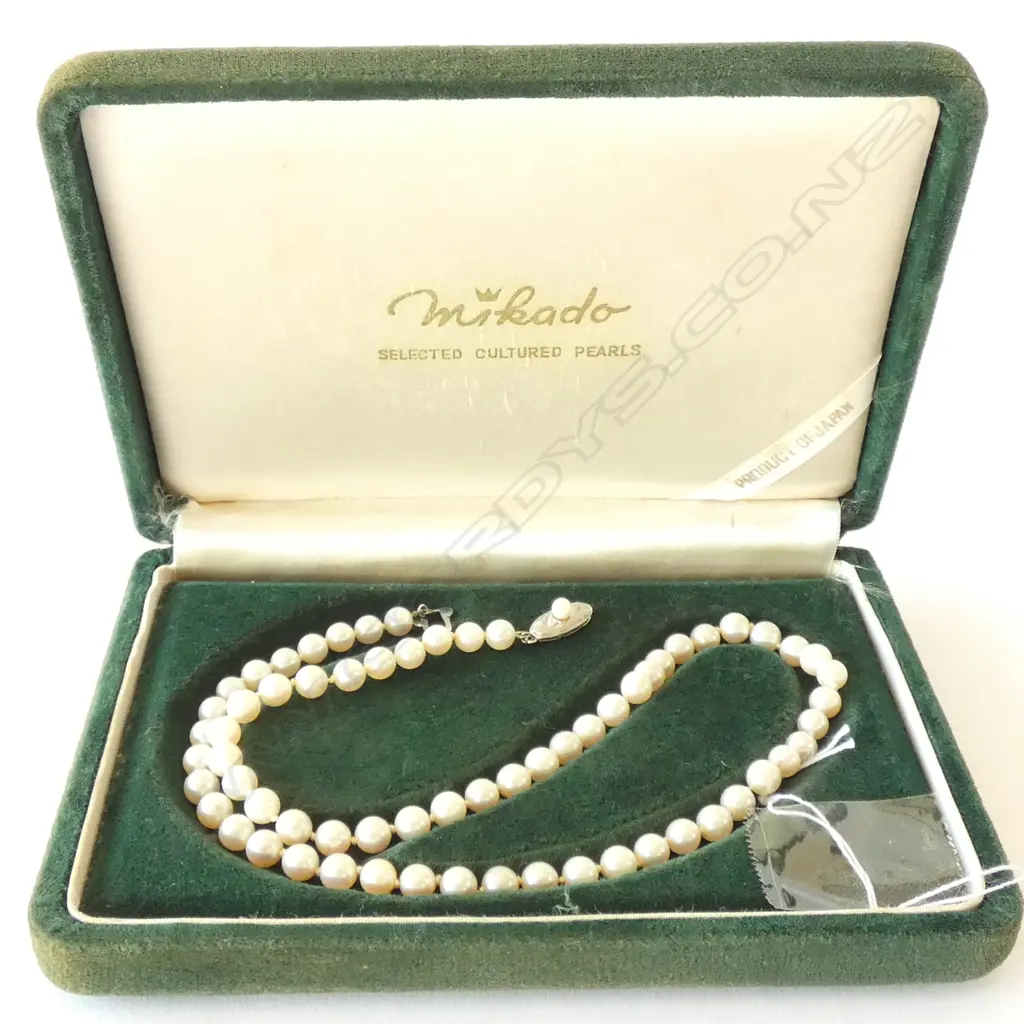 SINGLE STRAND OF 66 UNIFORM 5.5mm JAPANESE MIKADO CULTURED PEARLS w SILVER CLASP IN ORIGINAL BOX. L.430mm Image 1++