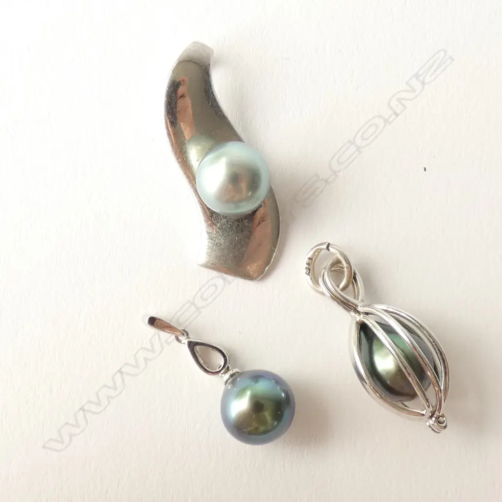 3 BLACK TAHIATIAN PEARL & 925 PENDANTS  Image 1++
