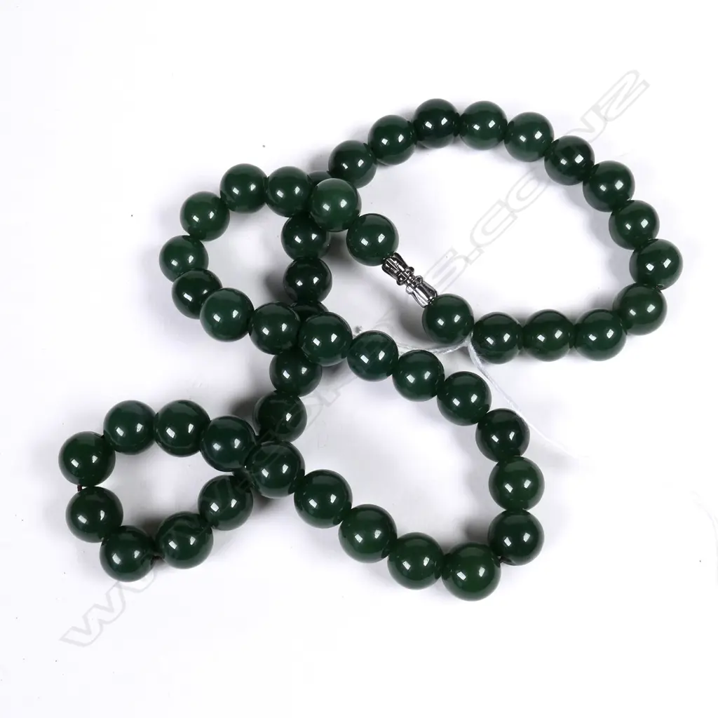 NZ GREENSTONE / POUNAMU BEAD NECKLACE Image 1++