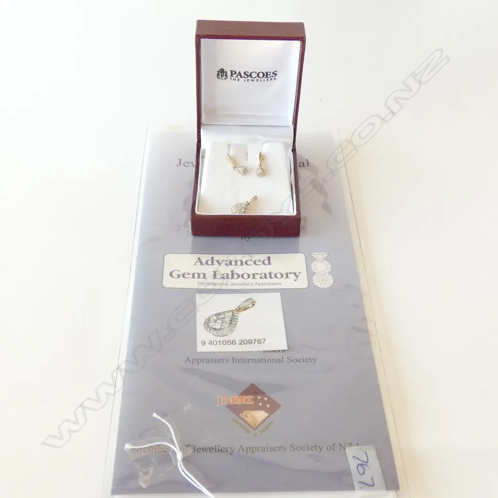 9CT GOLD .25CT DIAMOND PENDANT & EARRING SET, VALUATION $1400 Image 1++