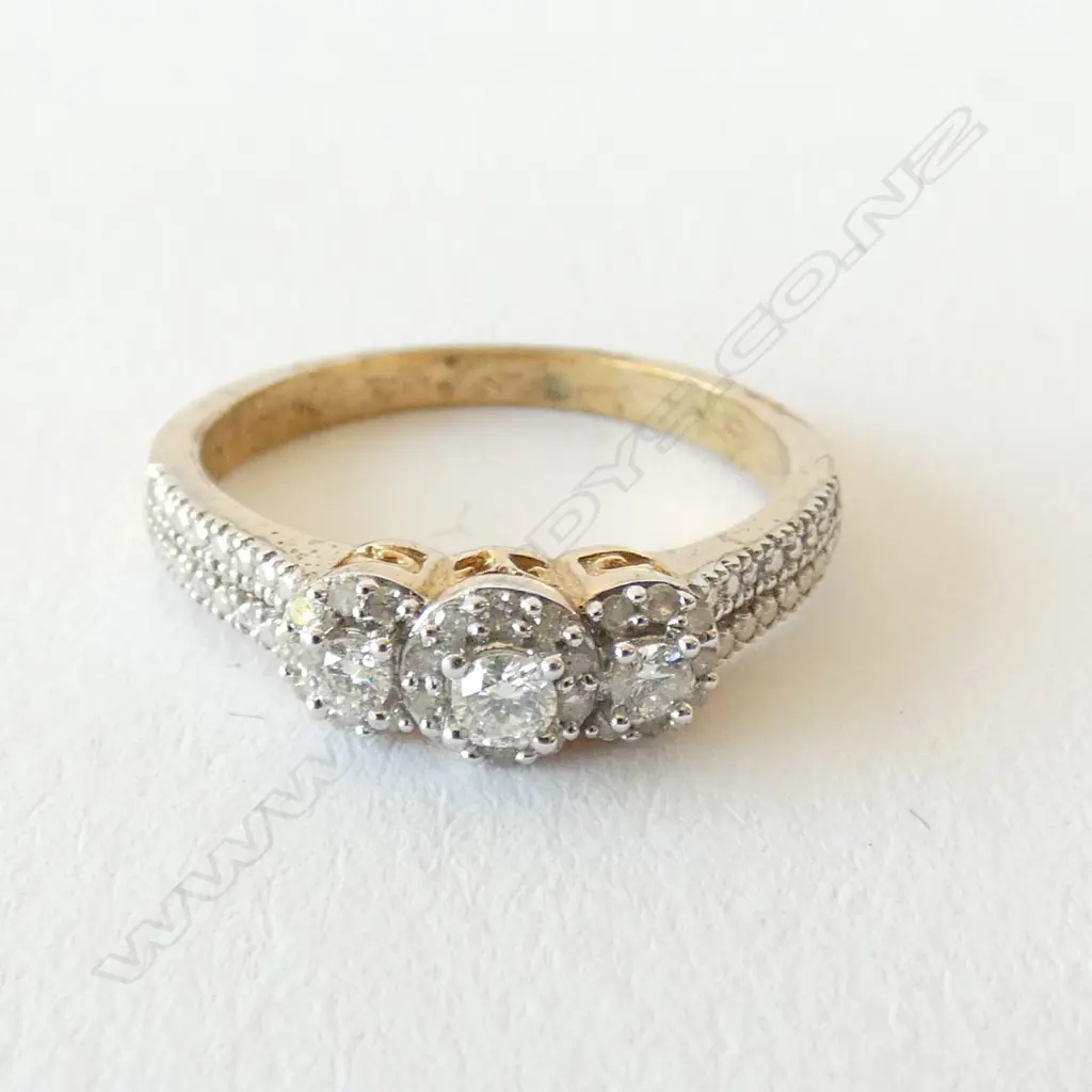 9CT GOLD & .25CT DIAMOND TRIPLE CLUSTER RING, WITH VALUATION ($1300) Image 1++