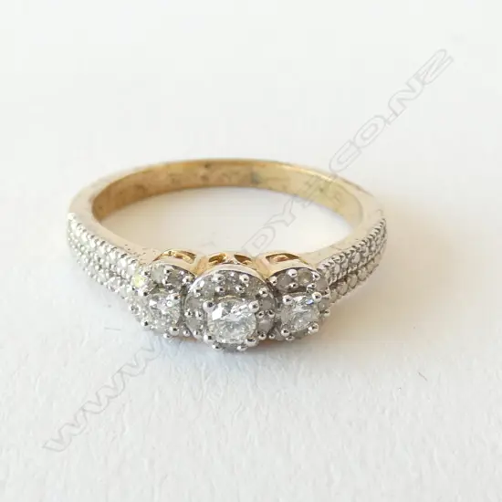9CT GOLD & .25CT DIAMOND TRIPLE CLUSTER RING, WITH VALUATION ($1300)