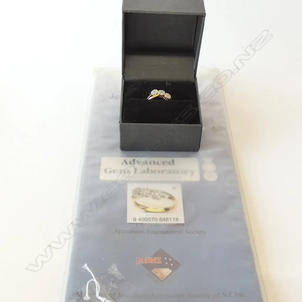 9CT GOLD & .50CT DIAMOND TRIPLE CLUSTER RING, WITH VALUATION ($1500) Image 1++