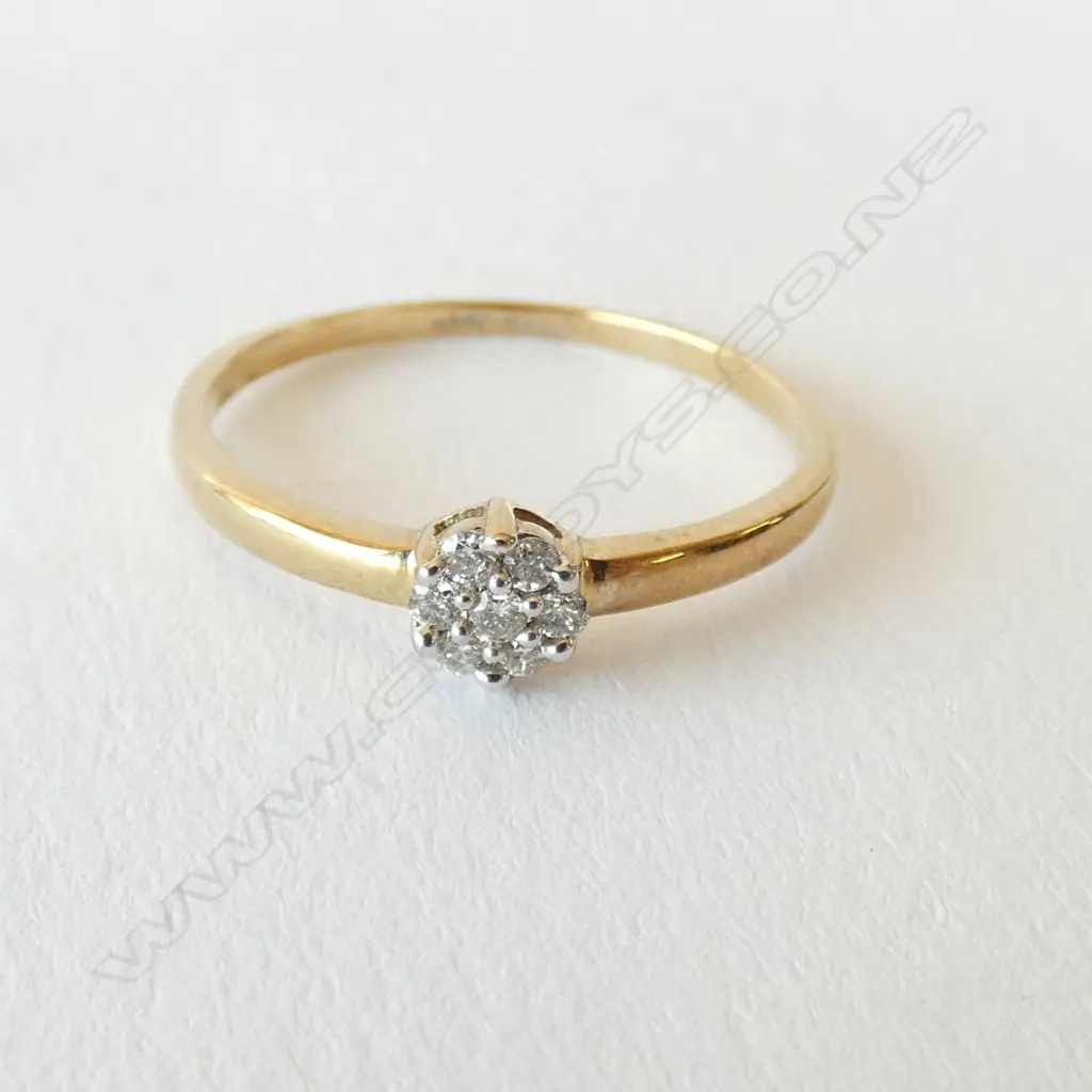 9CT GOLD & DIAMOND RING Image 1++