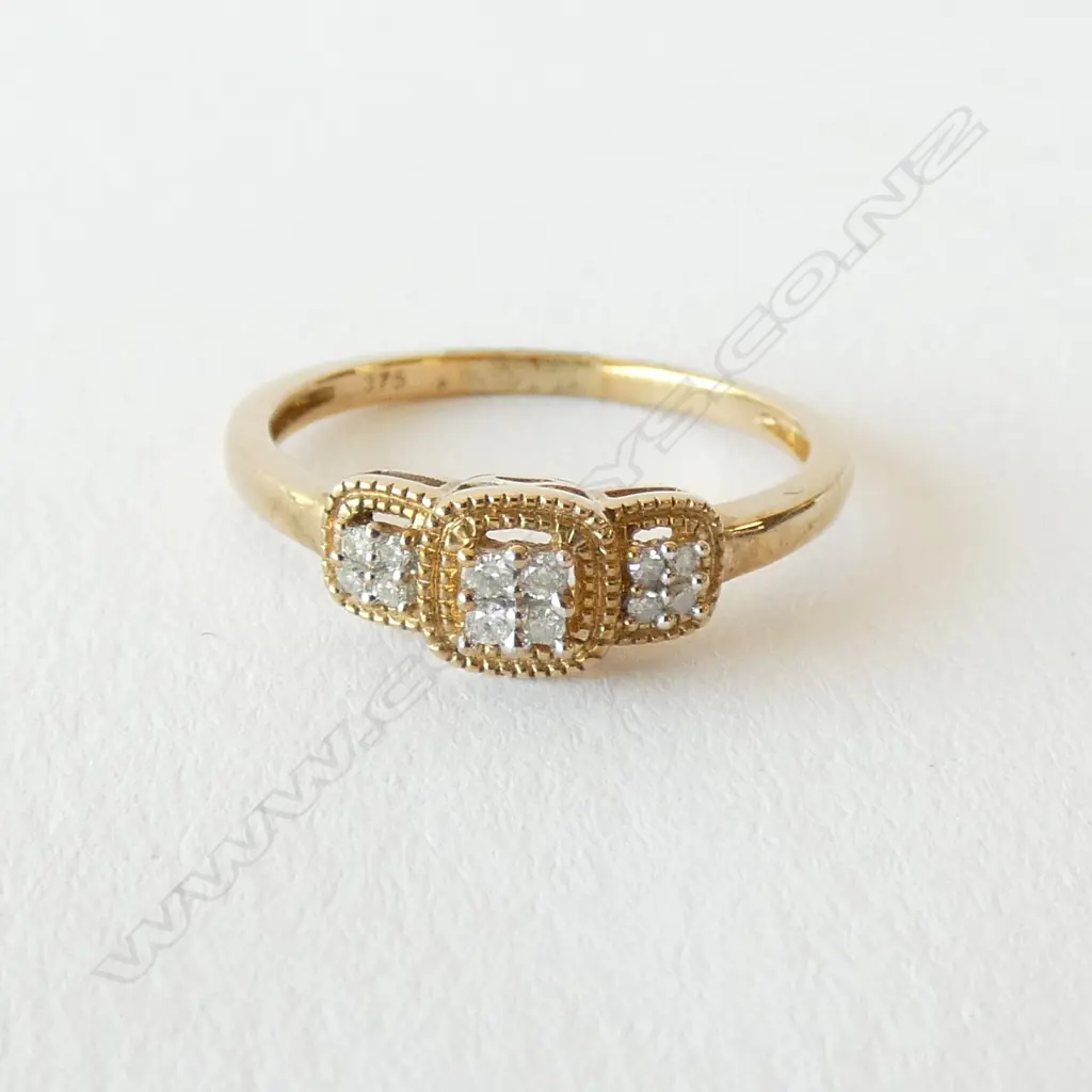9CT GOLD & 25CT DIAMOND TRIPLE CLUSTER RING Image 1++