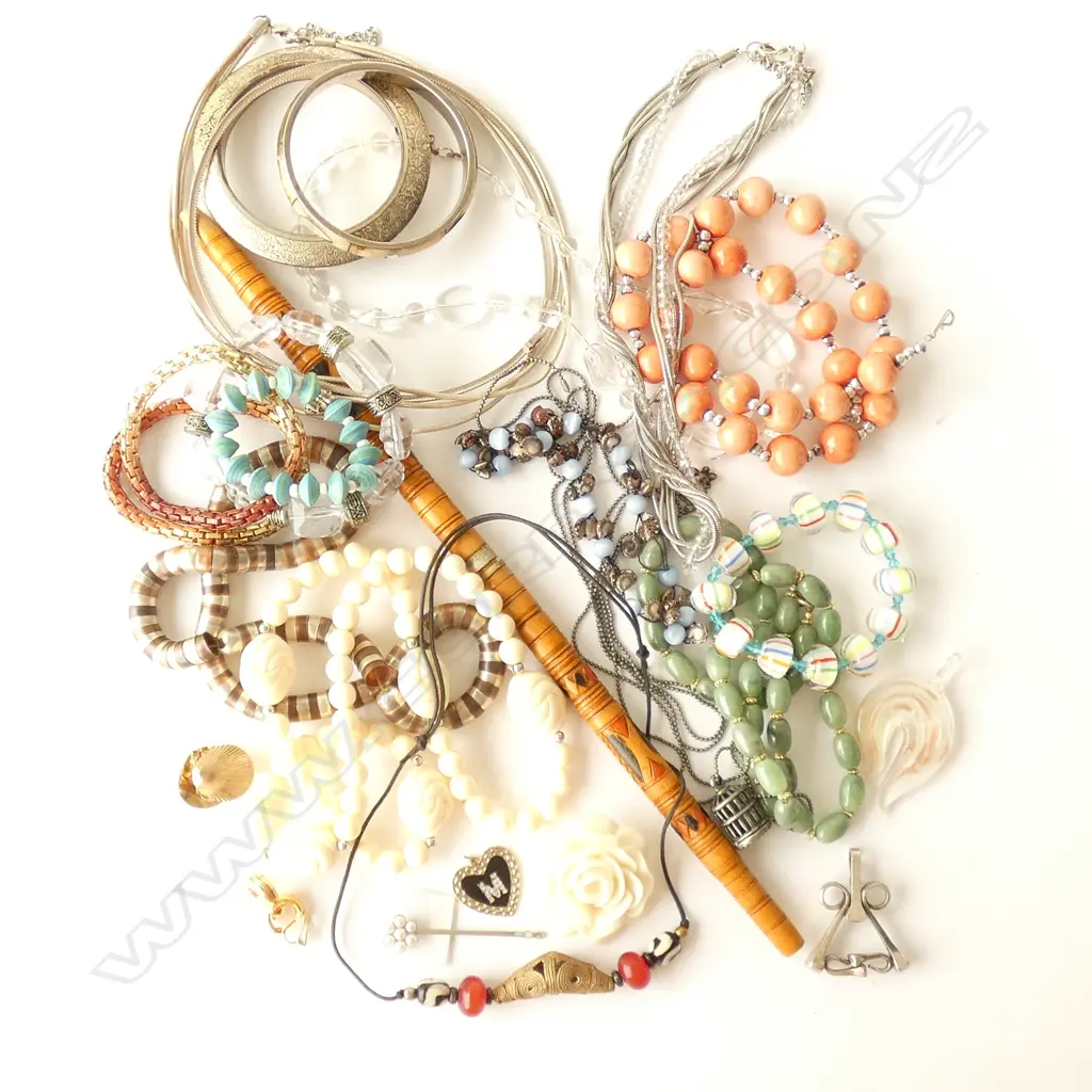 COSTUME JEWELLERY ONE 925 NECKLACE AND QUILL Image 1++