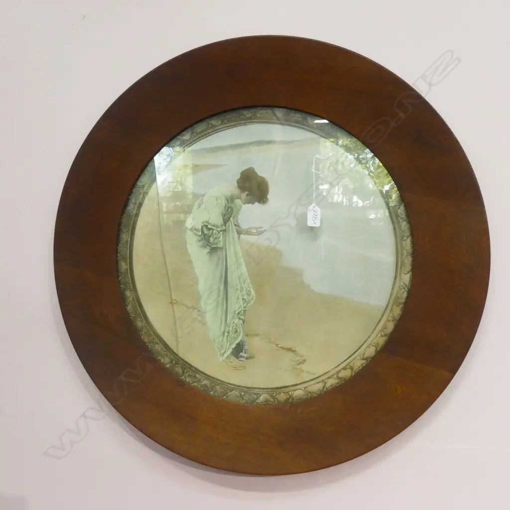 OAK FRAMED PRINT 'THE SHELL SEEKER' GLASS A/F D 700 MM Image 1++