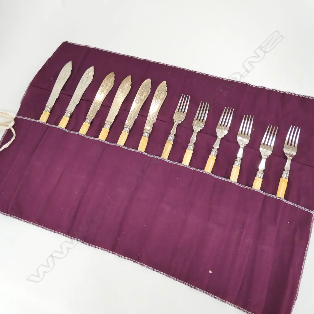 12 PCE EP FISH SET IN CLOTH WRAP  Image 1++