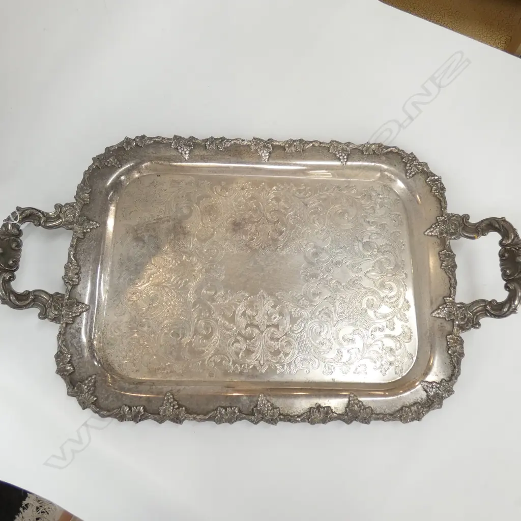 E.P TWO HANDLED DRINKS TRAY Image 1++