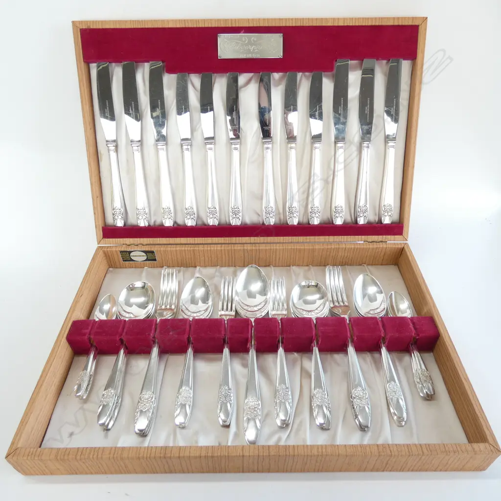 CANTEEN OF SILVERPLATE SHEFFIELD CUTLERY 44 PCE Image 1++