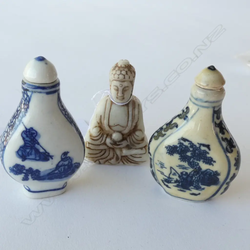 SMALL STONE BUDDHA & 2 B/W SNUFF BOTTLES Image 1++