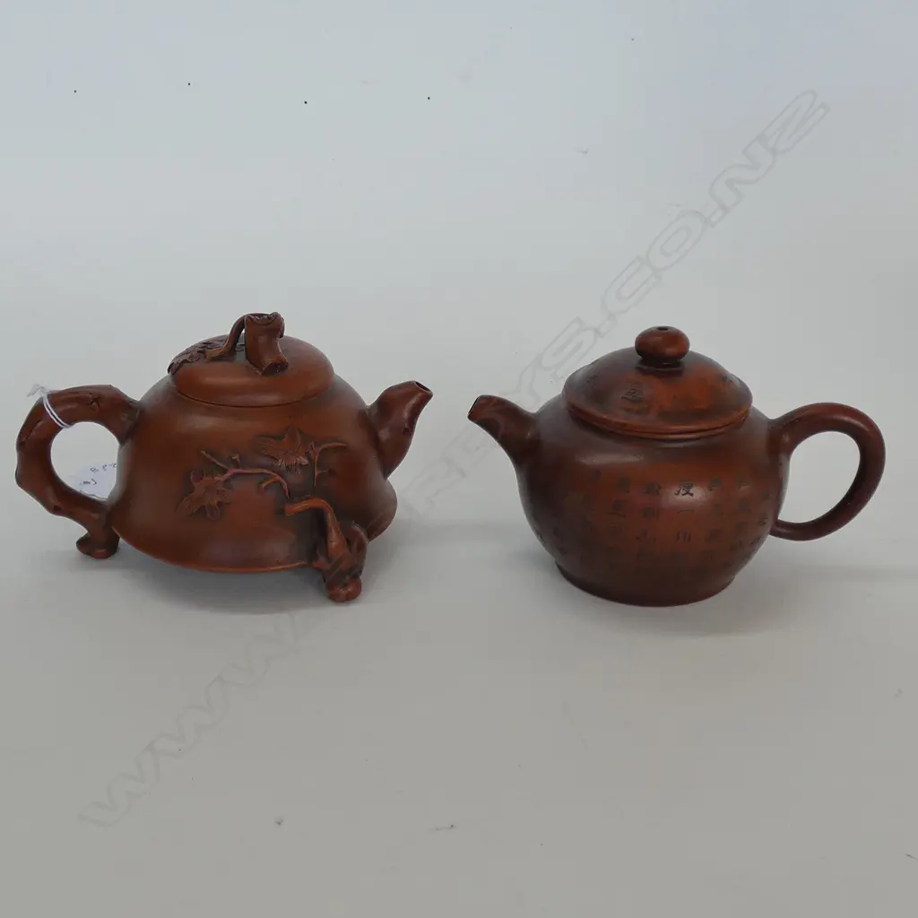 TWO SMALL CHINESE POTTERY TEAPOTS, LARGEST 110mm LONG Image 1++