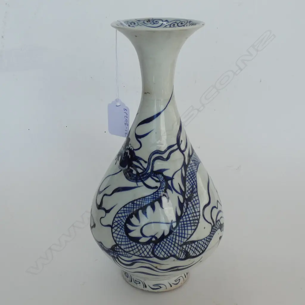 CHINESE B&W BALUSTER FORM VASE, DRAGON MOTIF, H.250mm Image 1++