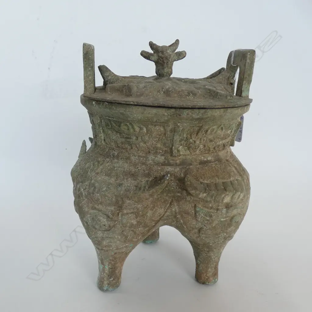 CHINESE TOMB FIND STYLE BRONZE TRIPOD LIDDED VESSEL H.245mm Image 1++