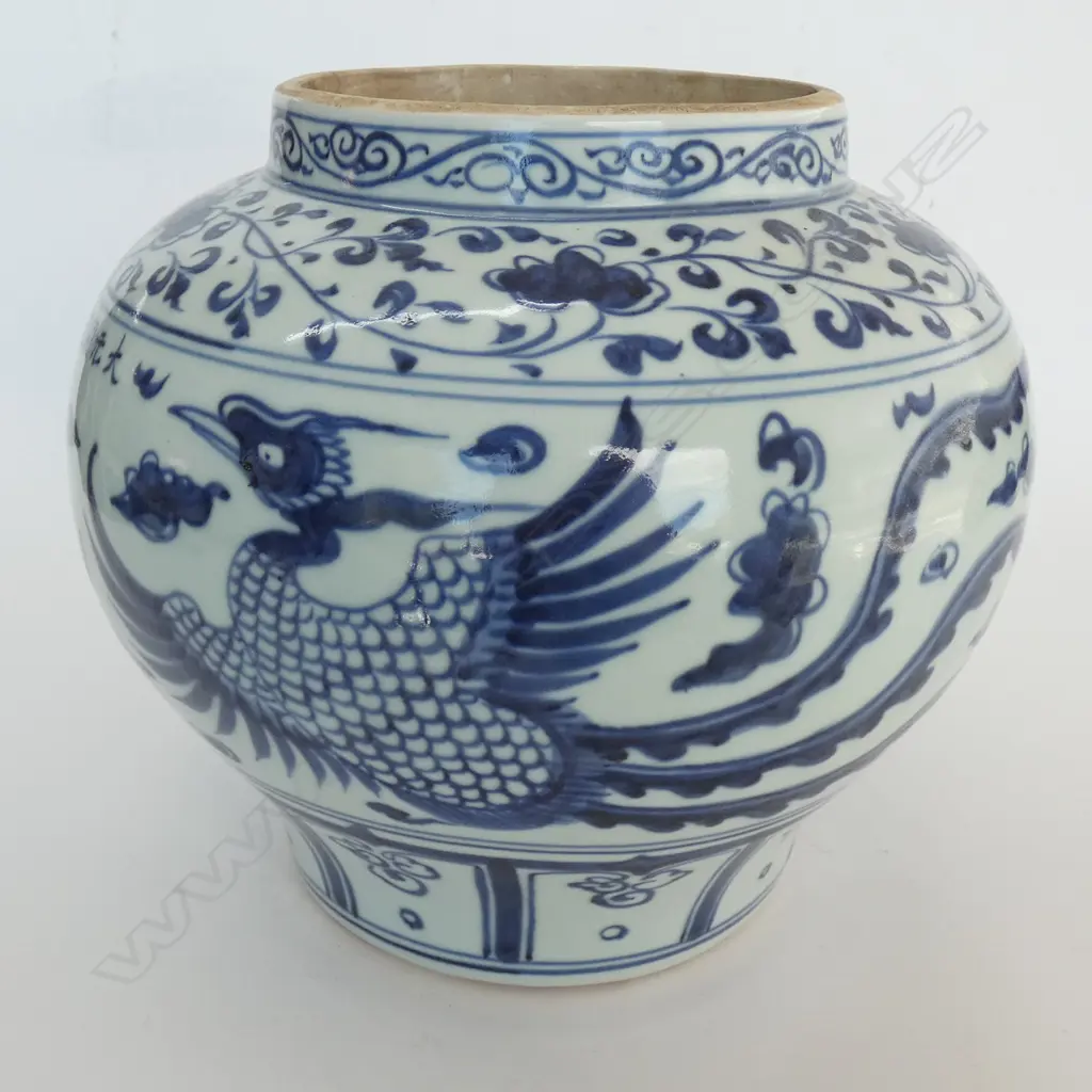 CHINESE B&W OVOID VASE, BIRD MOTIF, H.220mm Image 1++
