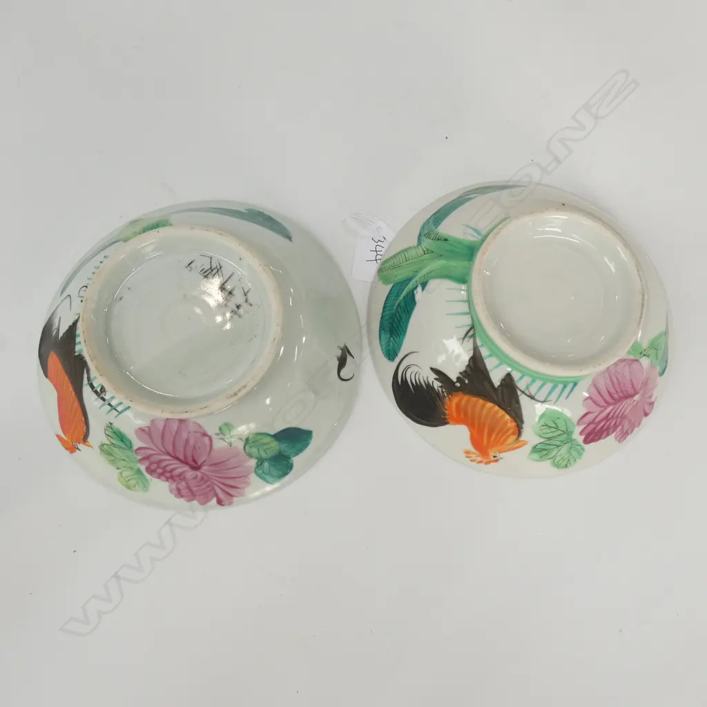 2 CHINESE DISHES DECORTED WITH COCKERALS Image 1++