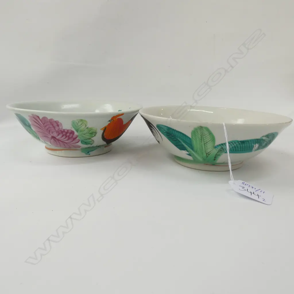 2 CHINESE DISHES DECORTED WITH COCKERALS Image 1++