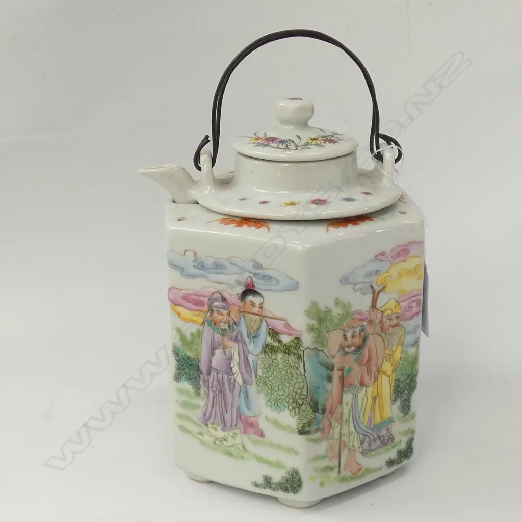 FAMILLE ROSE CHINESE TEAPOT H. 190MM Image 1++