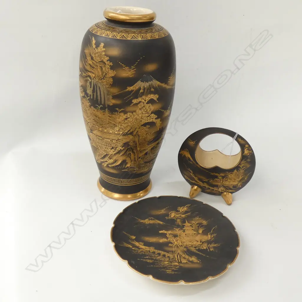 3 PCES SATSUMA WARE; 2 VASES H. 250MM & PLATE Image 1++