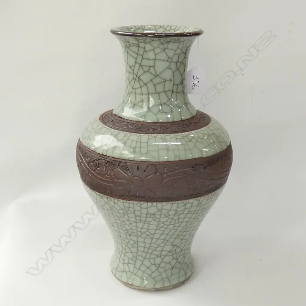 CHINESE CRACKLEWARE VASE Image 1++