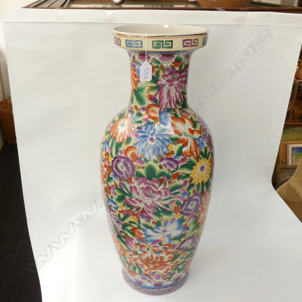 LGE CHINESE VINTAGE MILLEFLEUR VASE Image 1++