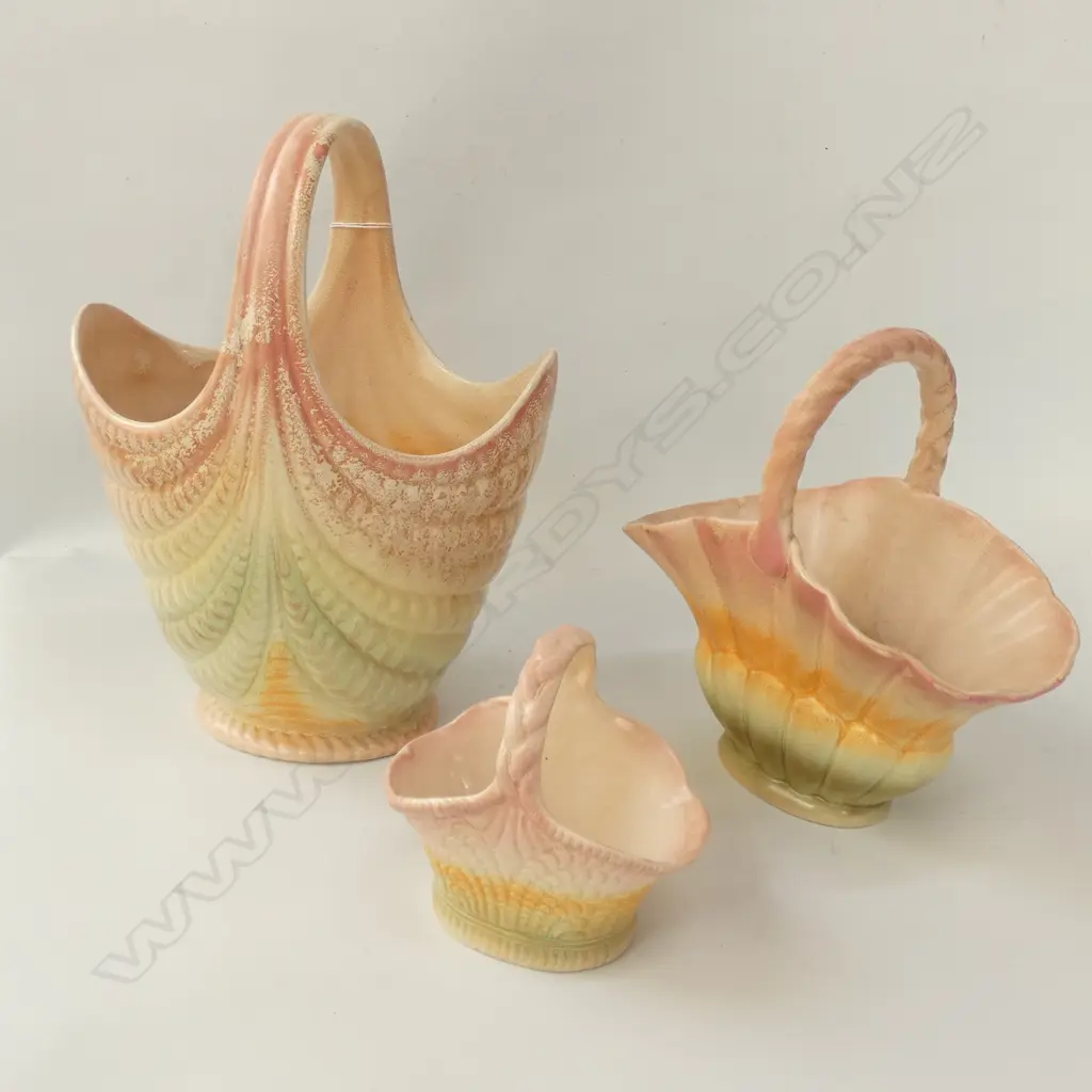SHORTER & SONS BASKET VASES, TALLEST 250MM Image 1++