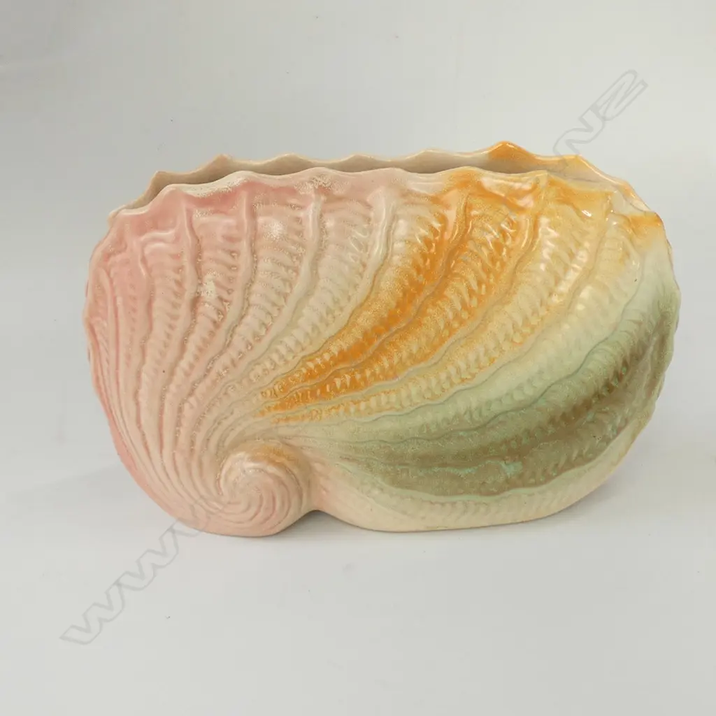 SHORTER & SONS SHELL VASE, H. 130MM Image 1++
