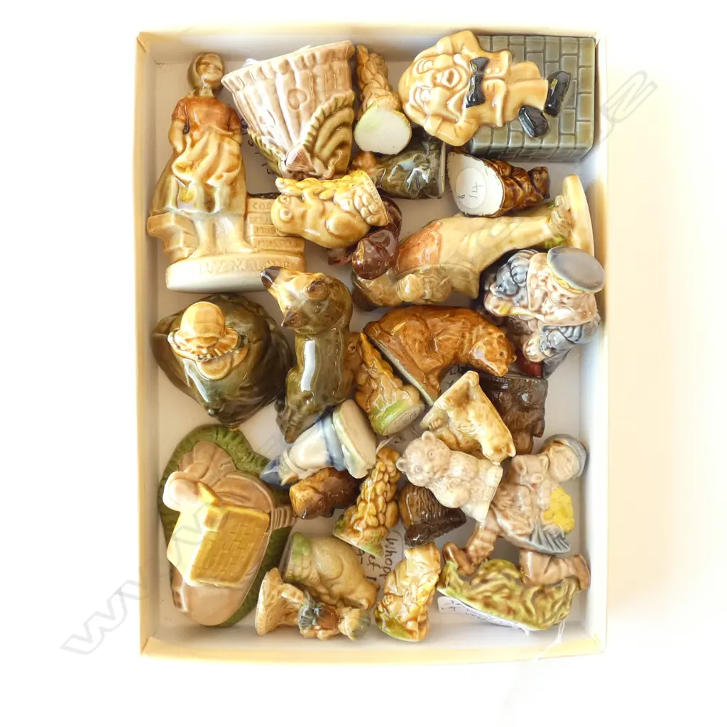 LOT ASSORTED WADE WHIMSIES Image 1++