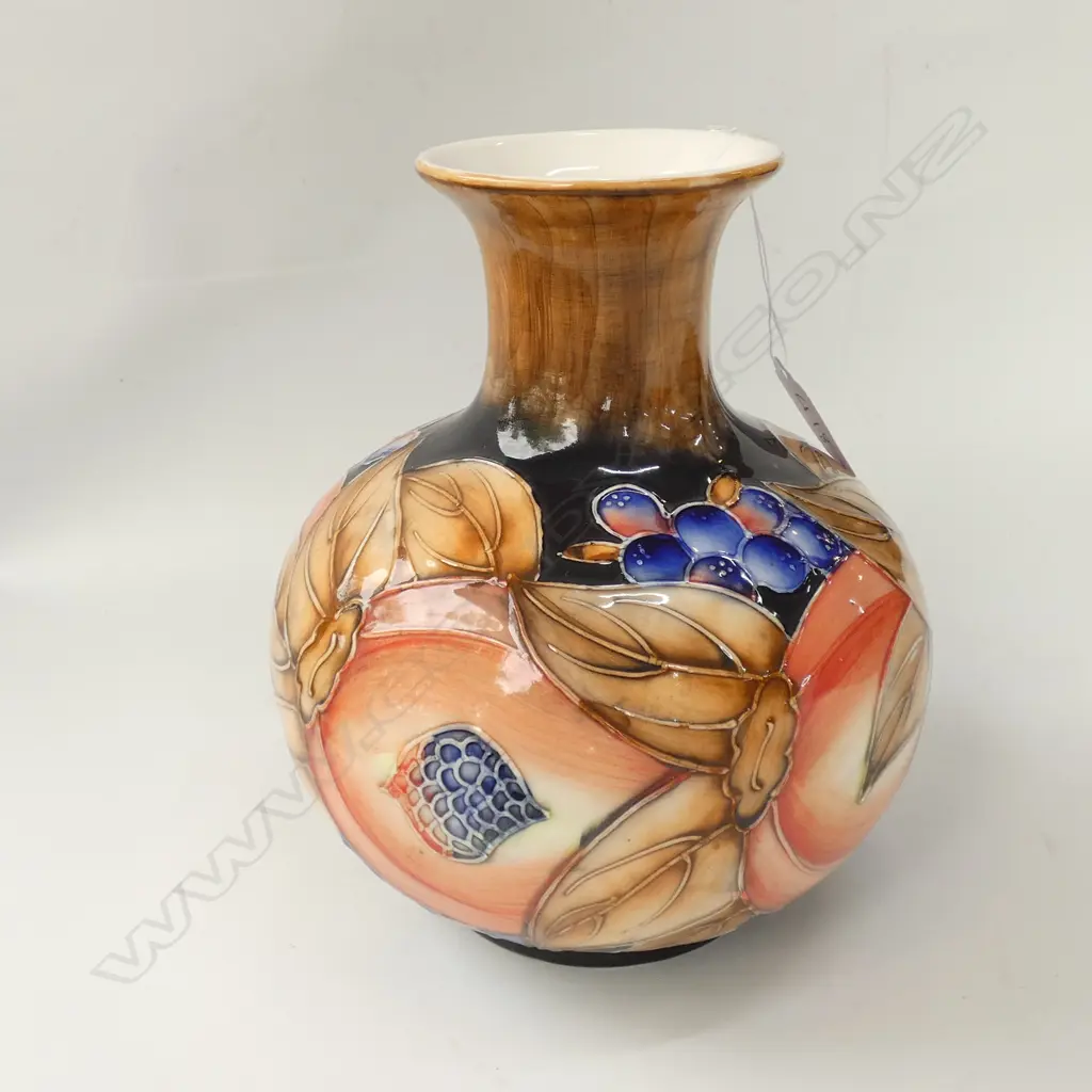 MOORCROFT TYPE BULBOUS VASE POMEGRANITE H.195mm Image 1++