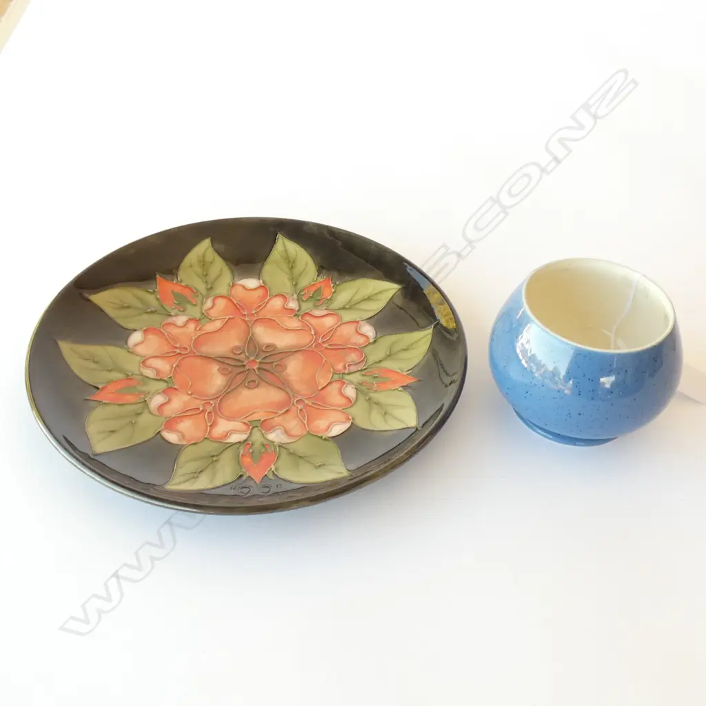 MOORECROFT PLATE "1991", 215MM DIA + BLUE SUGAR BOWL, H.65MM Image 1++