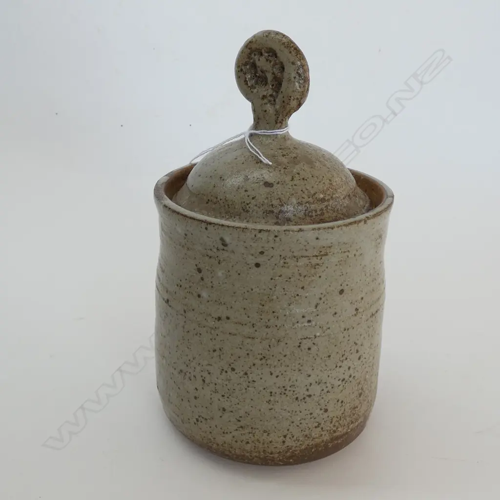 EARLY HELEN MASON LIDDED JAR Image 1++