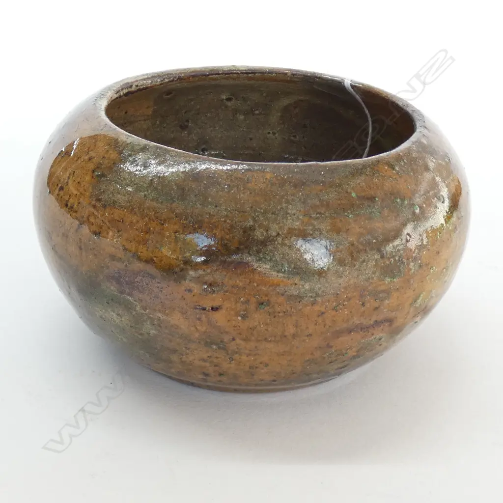 Briar Gardner small squat vase Image 1++