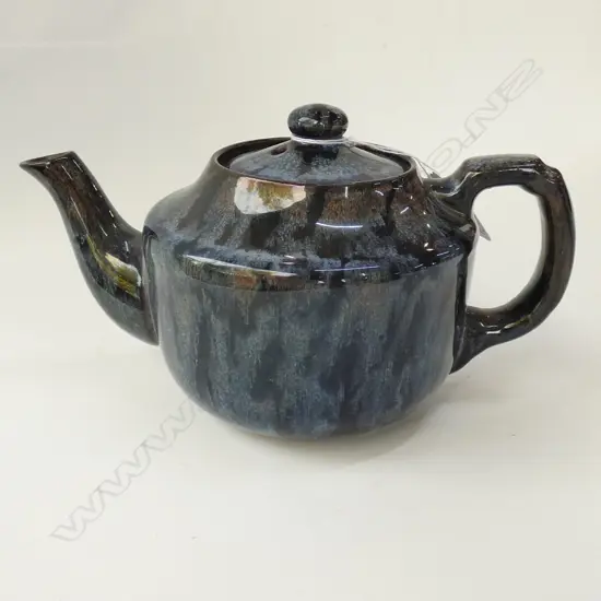 N.Z. POTTERIES WELLINGTON TEAPOT