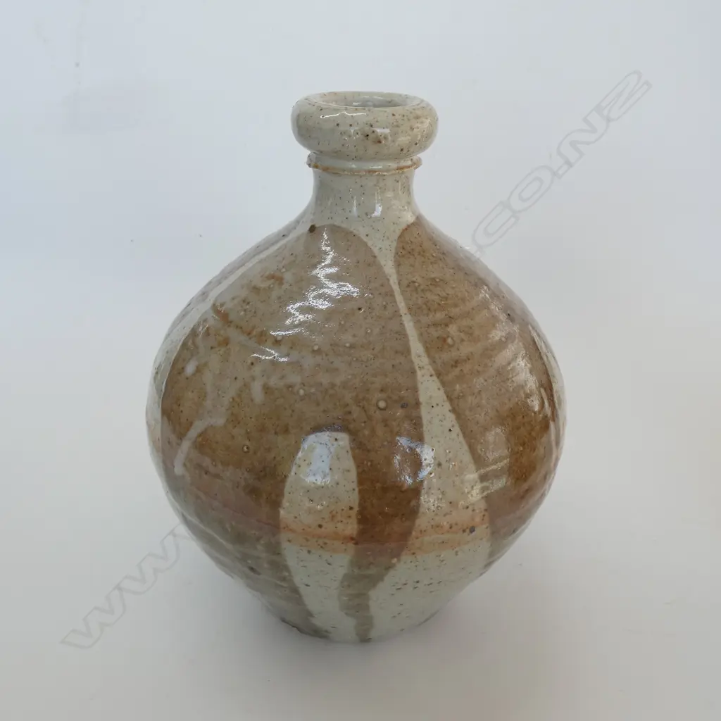 WARREN TIPPETT STUDIO POTTERY VASE Image 1++