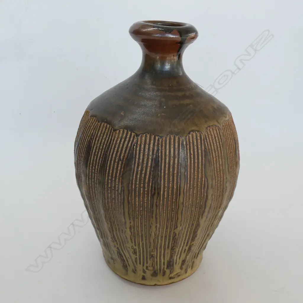WILF WRIGHT STUDIO POTTERY VASE Image 1++